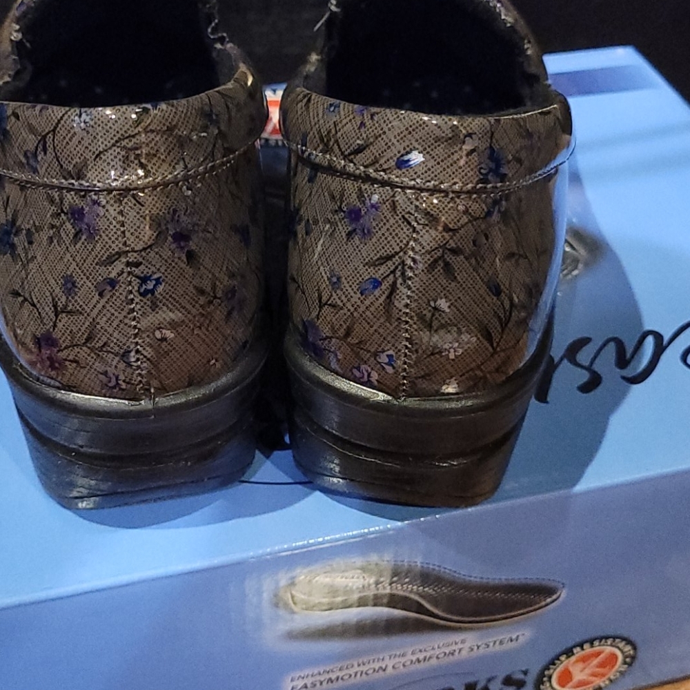 Shoes - Picture 3 of 3